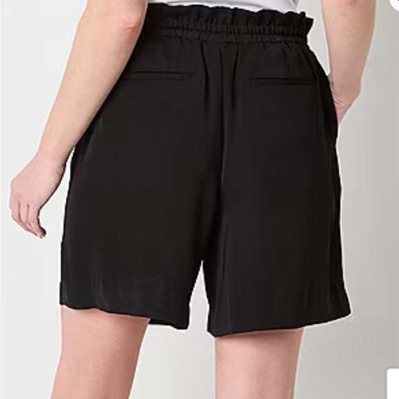 Liz Claiborne Black Women's Shorts Size 18 NWT - Picture 2 of 6
